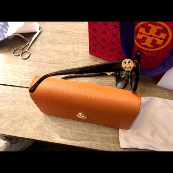 Tory Burch Sunglasses - Picture 3 of 3